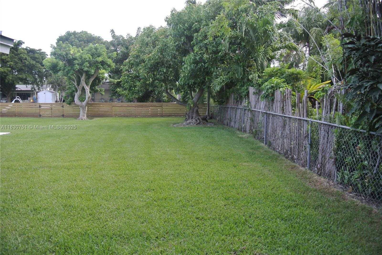 Small Image of 10230 DOLPHIN RD #1, Cutler Bay Number 16