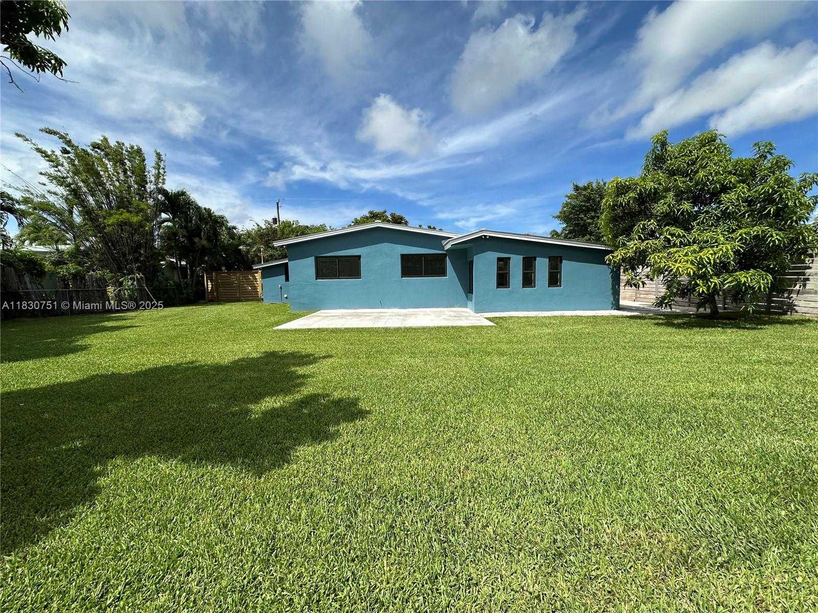 Small Image of 10230 DOLPHIN RD #1, Cutler Bay Number 2