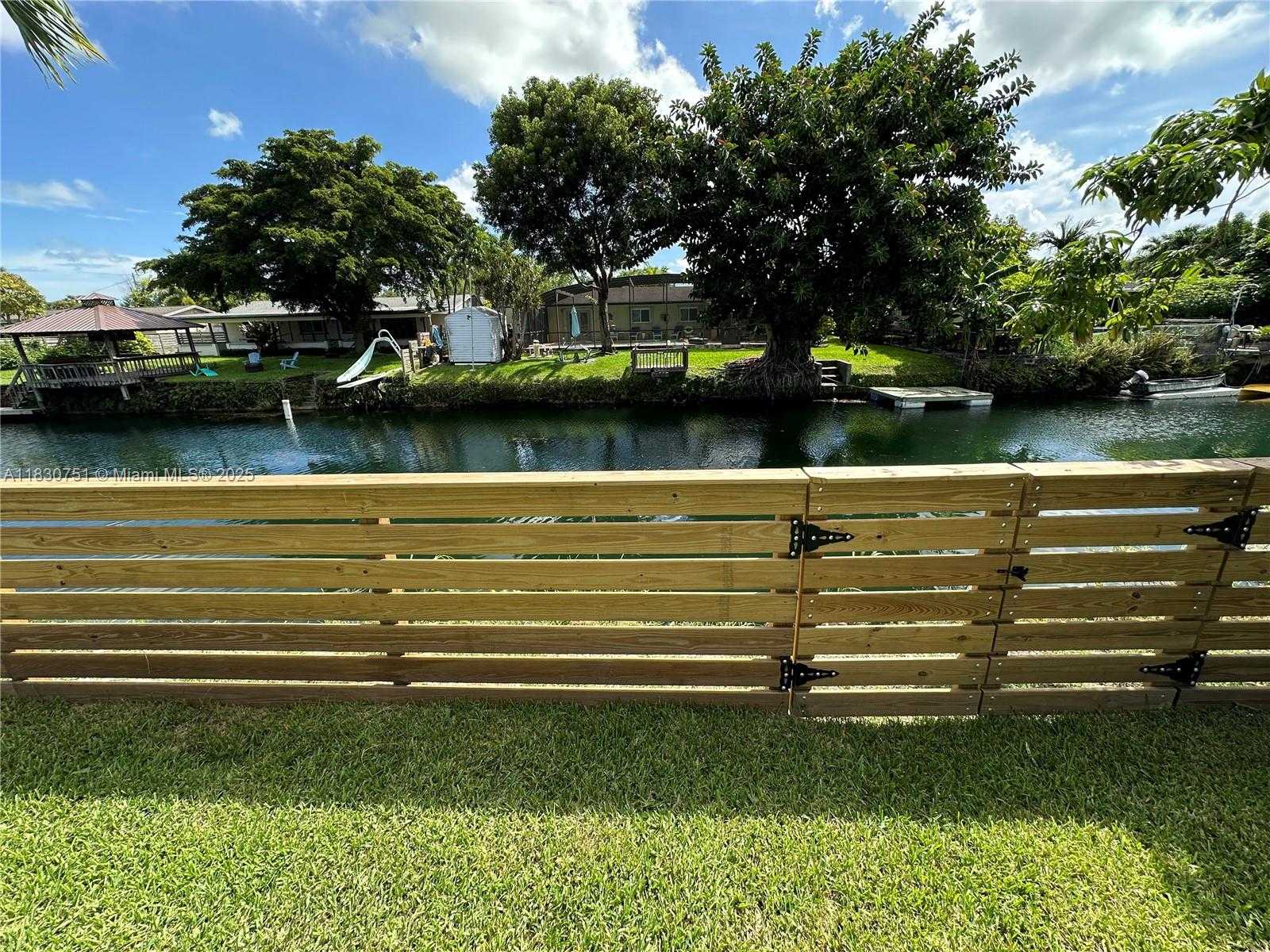 Small Image of 10230 DOLPHIN RD #1, Cutler Bay Number 21