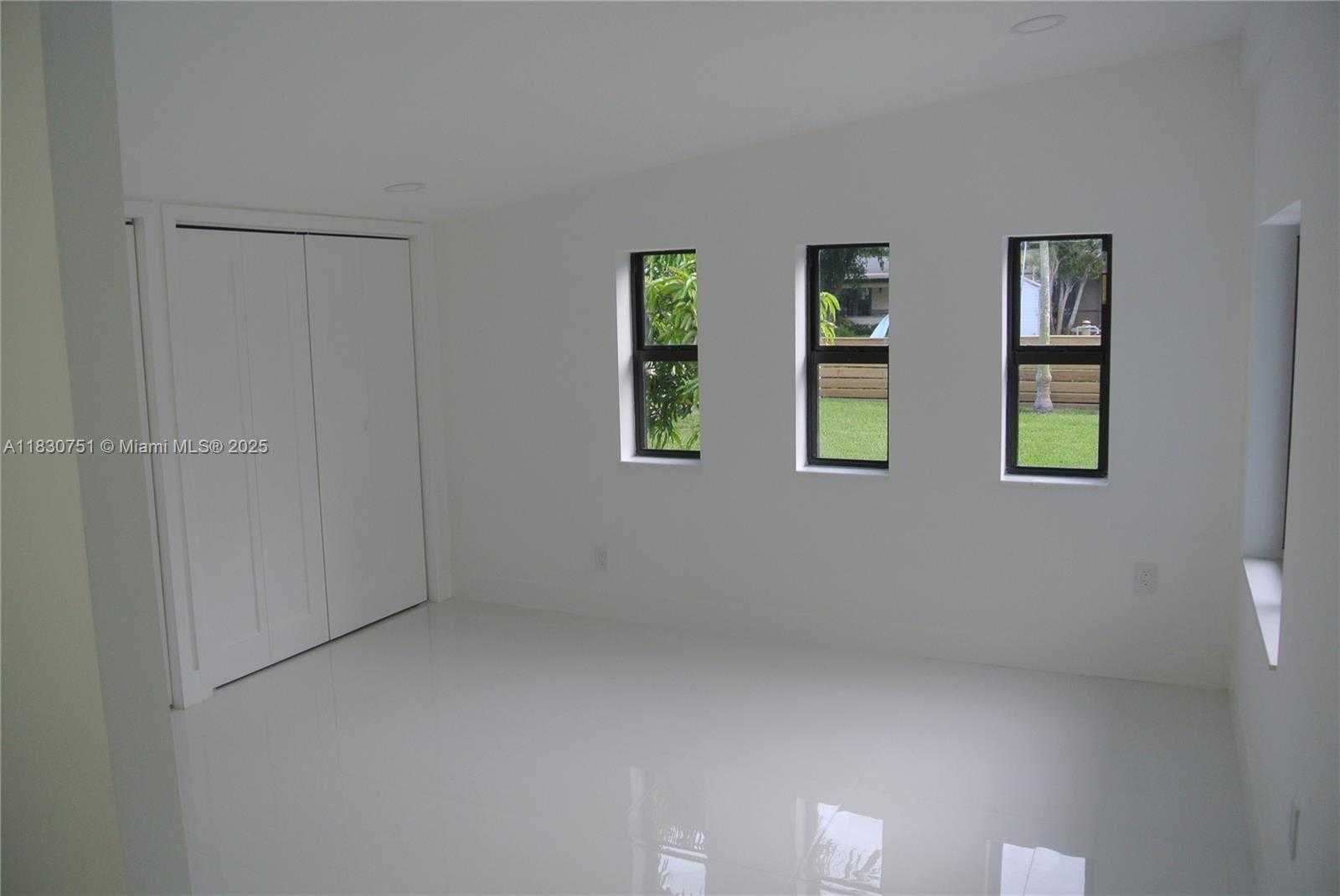 Small Image of 10230 DOLPHIN RD #1, Cutler Bay Number 9