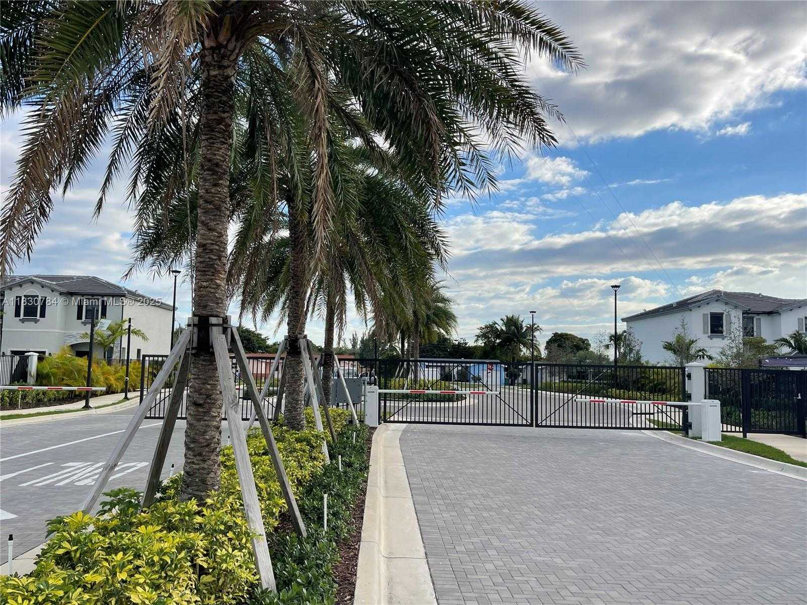 Small Image of 20433 NORTH WEST 4TH CT #20433, Miami Gardens Number 2