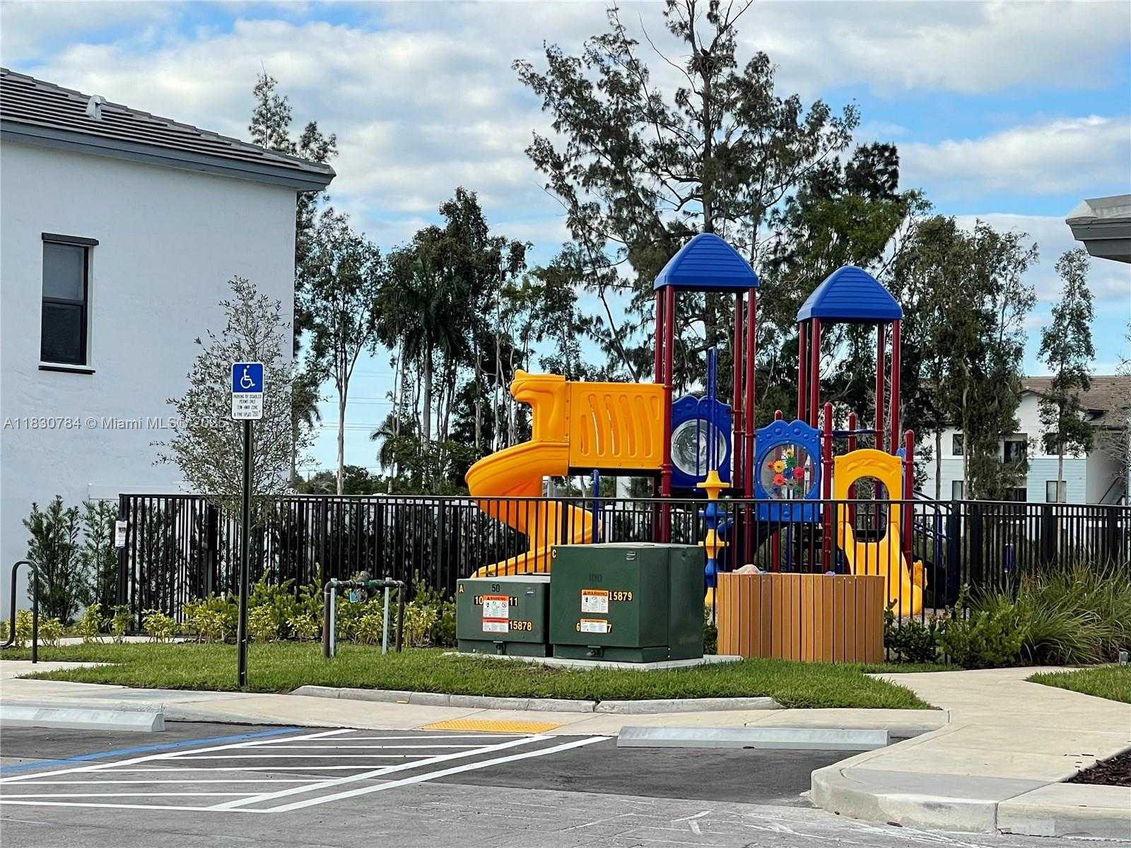Small Image of 20433 NORTH WEST 4TH CT #20433, Miami Gardens Number 5