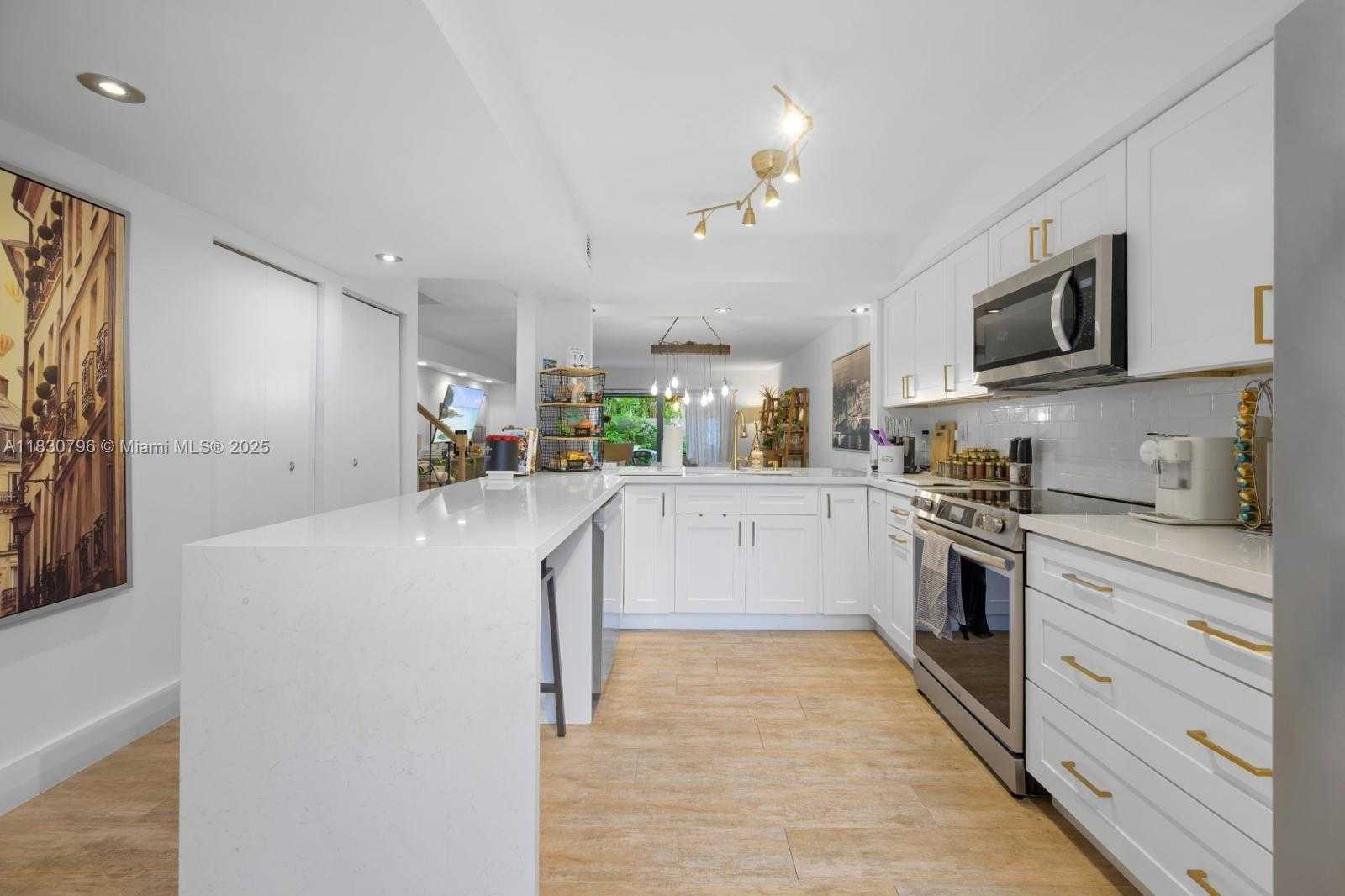 Small Image of 3501 MAGELLAN CIR #635, Aventura Number 17