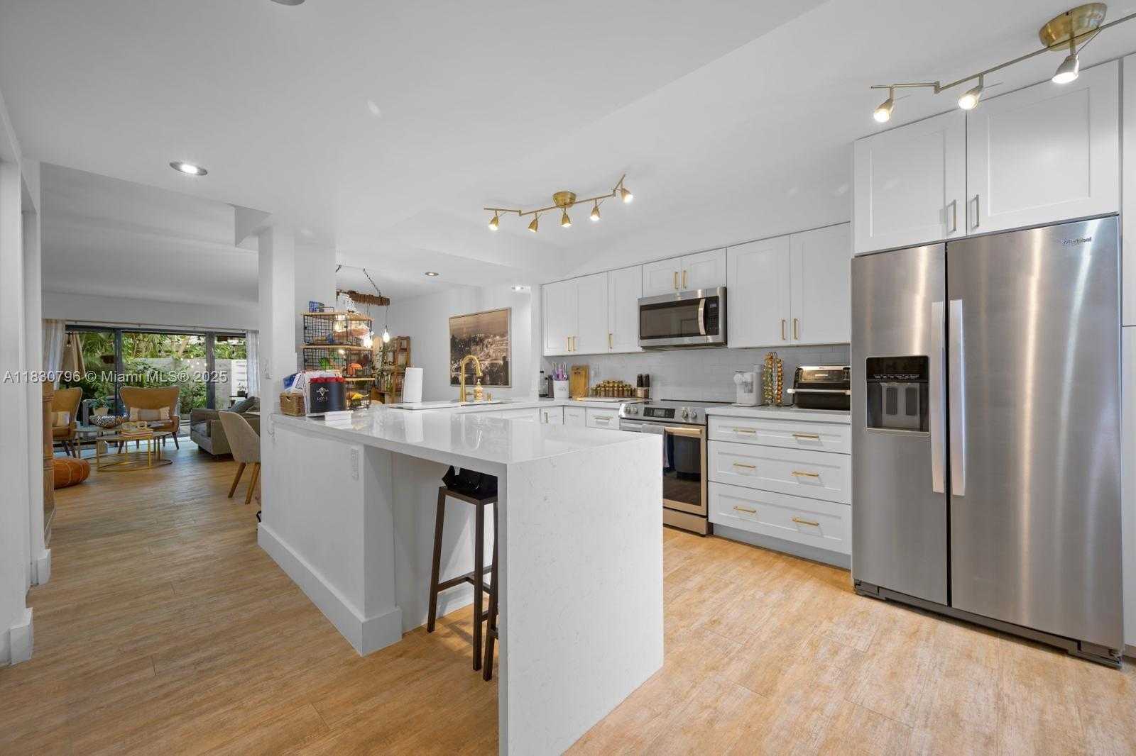 Small Image of 3501 MAGELLAN CIR #635, Aventura Number 18