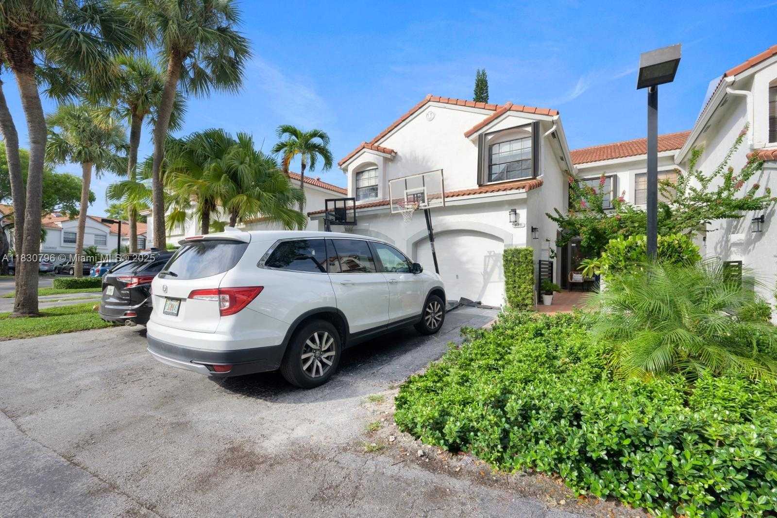 Small Image of 3501 MAGELLAN CIR #635, Aventura Number 2