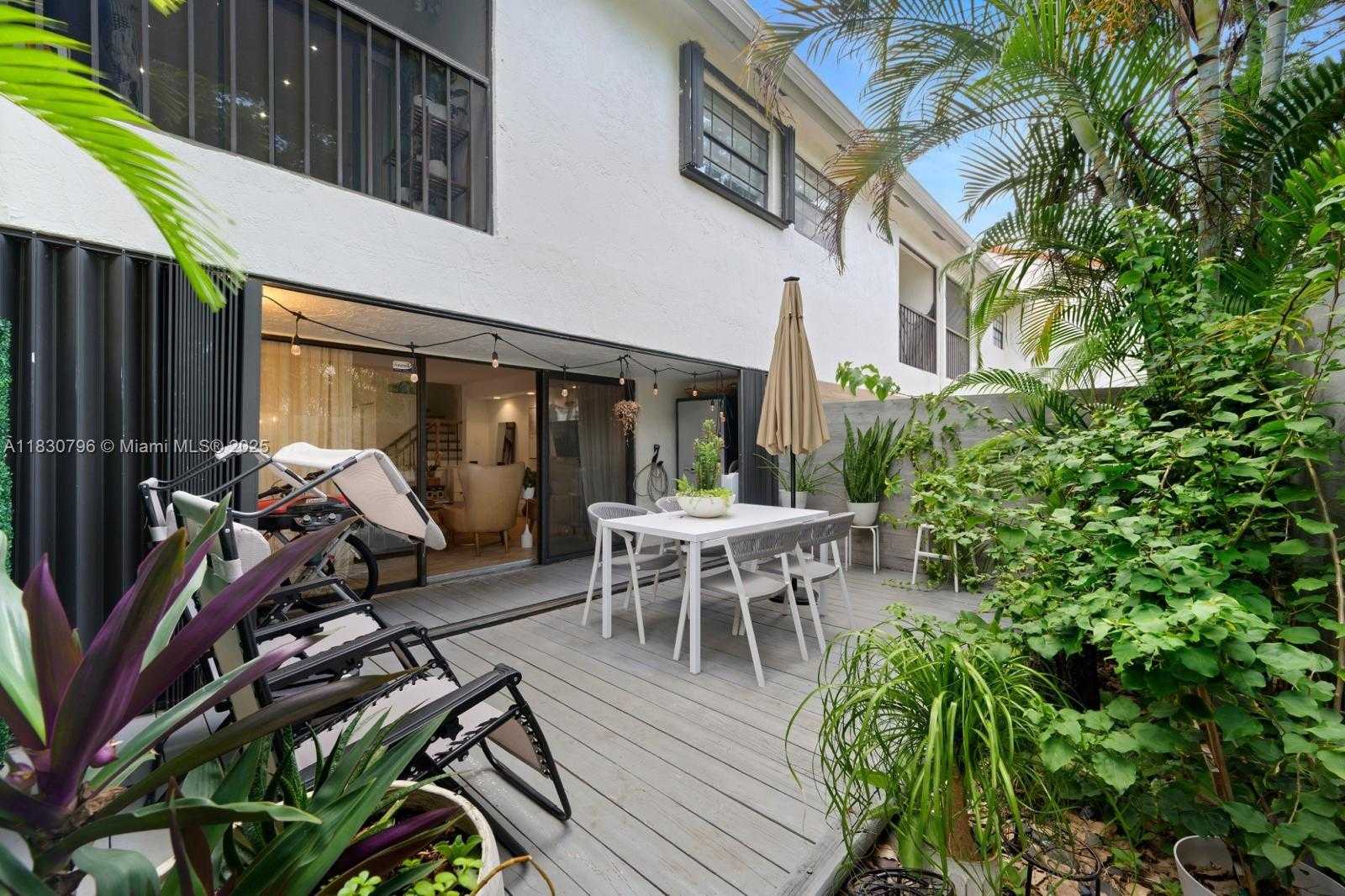 Small Image of 3501 MAGELLAN CIR #635, Aventura Number 4