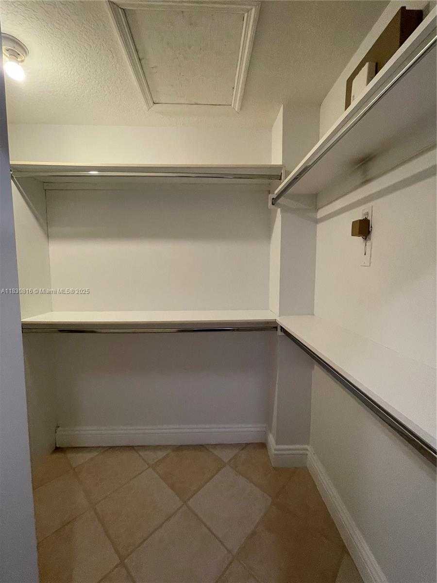 Small Image of 15241 SOUTH WEST 37TH TER #15241, Miami Number 10