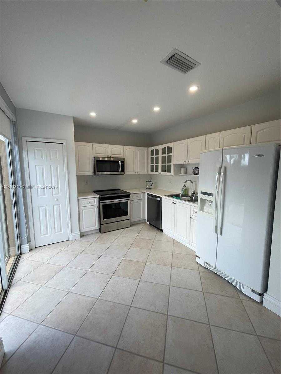 Small Image of 15241 SOUTH WEST 37TH TER #15241, Miami Number 4