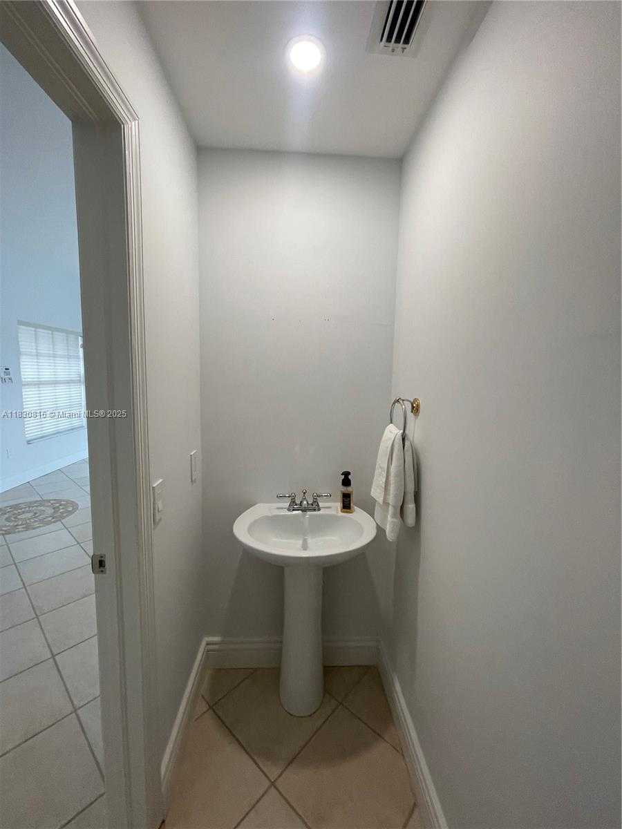 Small Image of 15241 SOUTH WEST 37TH TER #15241, Miami Number 5