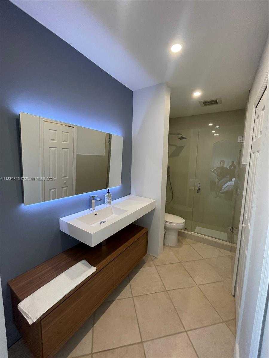 Small Image of 15241 SOUTH WEST 37TH TER #15241, Miami Number 8