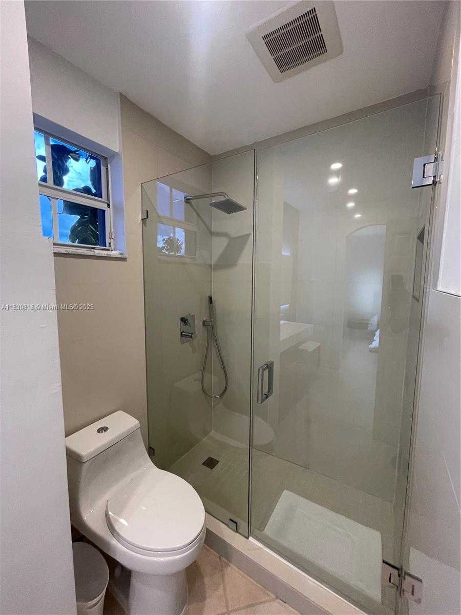 Small Image of 15241 SOUTH WEST 37TH TER #15241, Miami Number 9