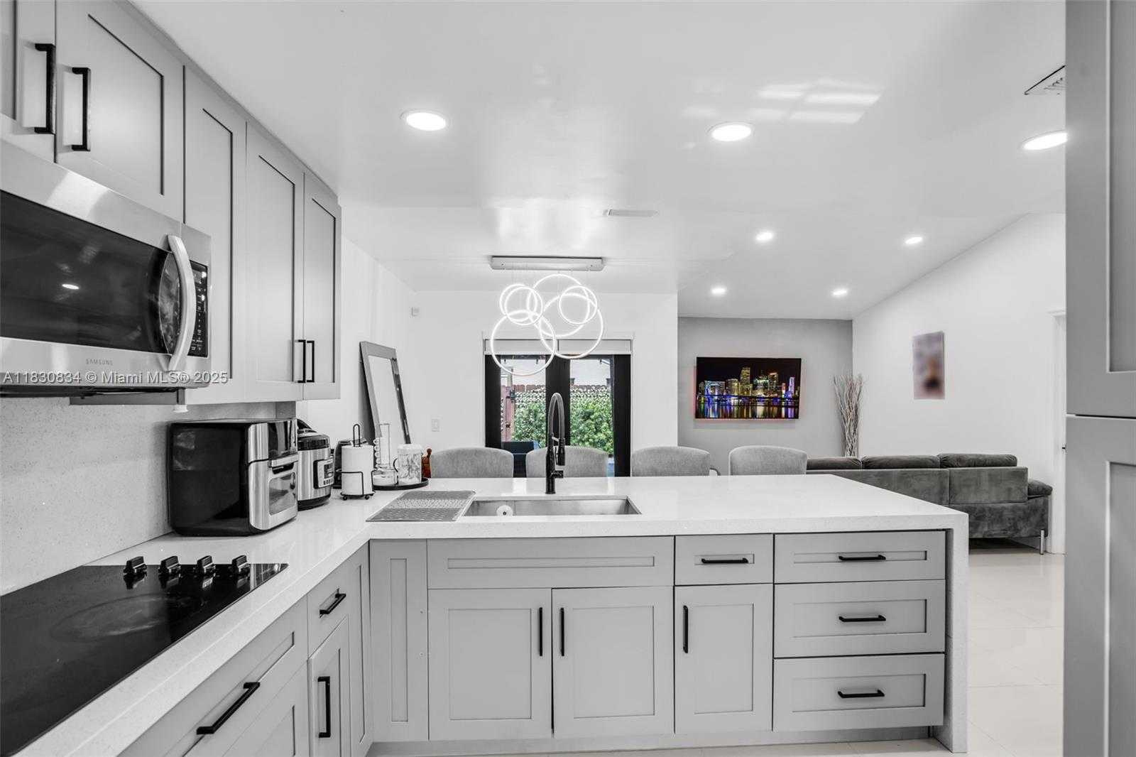Small Image of 6552 NORTH WEST 172ND LN, Hialeah Number 10