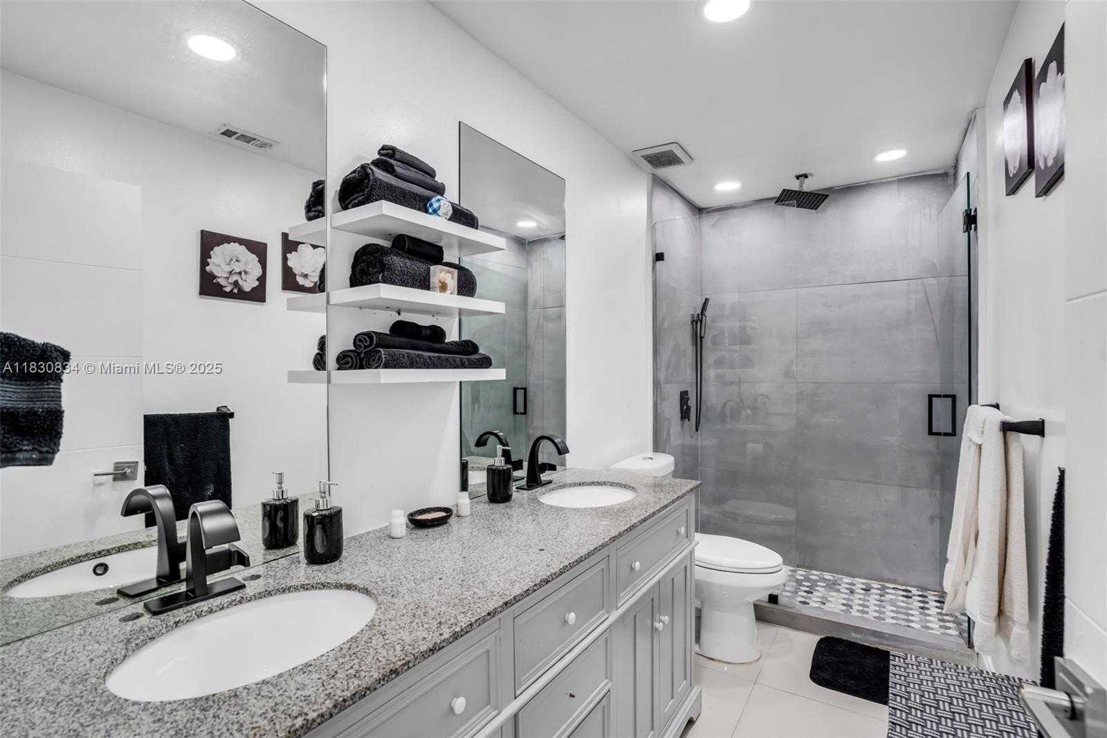 Small Image of 6552 NORTH WEST 172ND LN, Hialeah Number 14