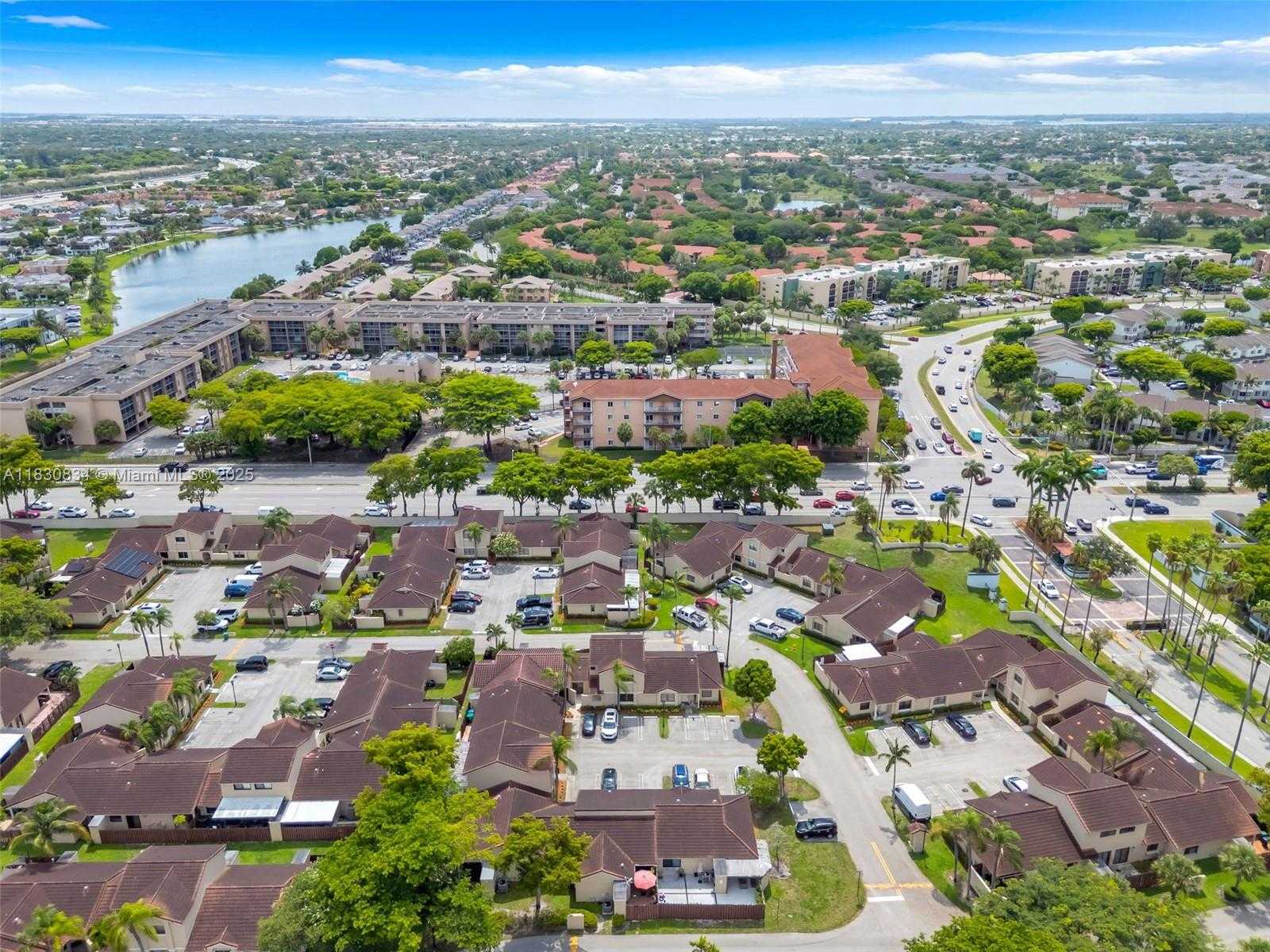 Small Image of 6552 NORTH WEST 172ND LN, Hialeah Number 29