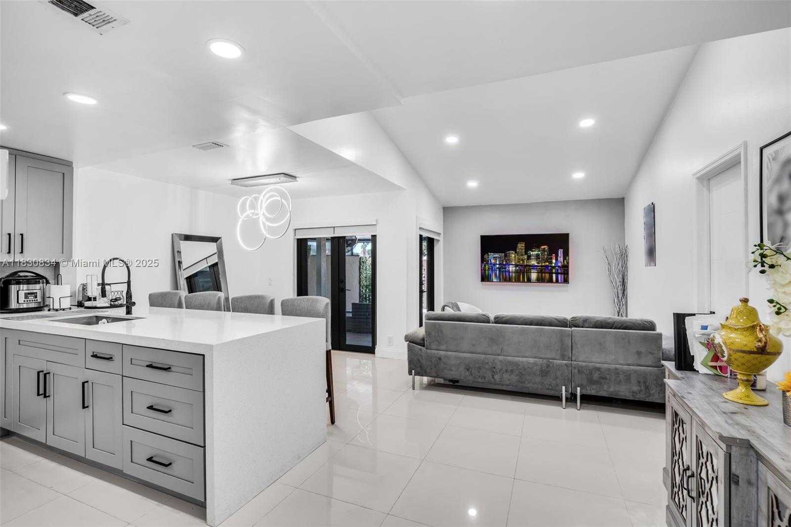 Small Image of 6552 NORTH WEST 172ND LN, Hialeah Number 5