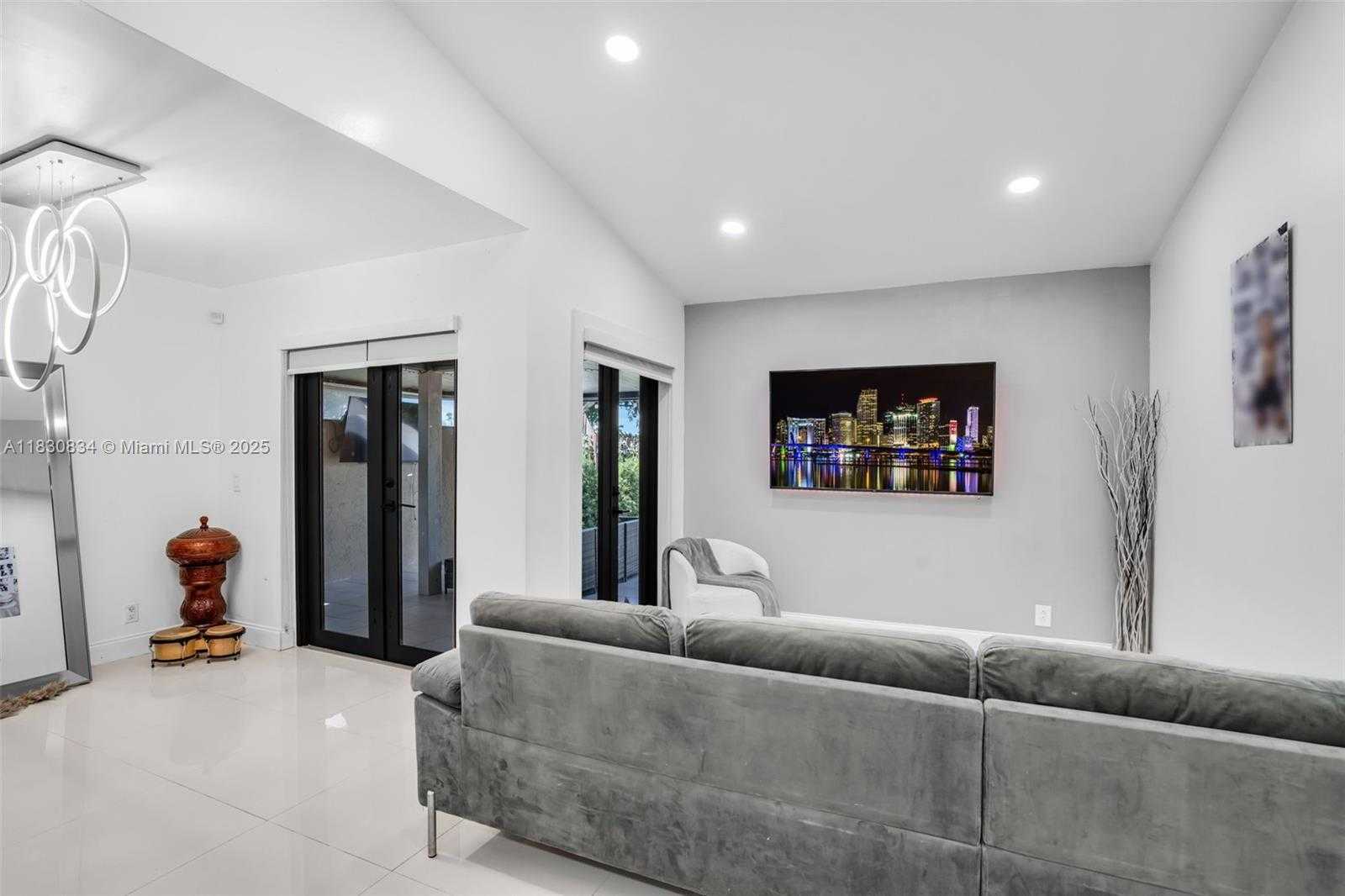 Small Image of 6552 NORTH WEST 172ND LN, Hialeah Number 6