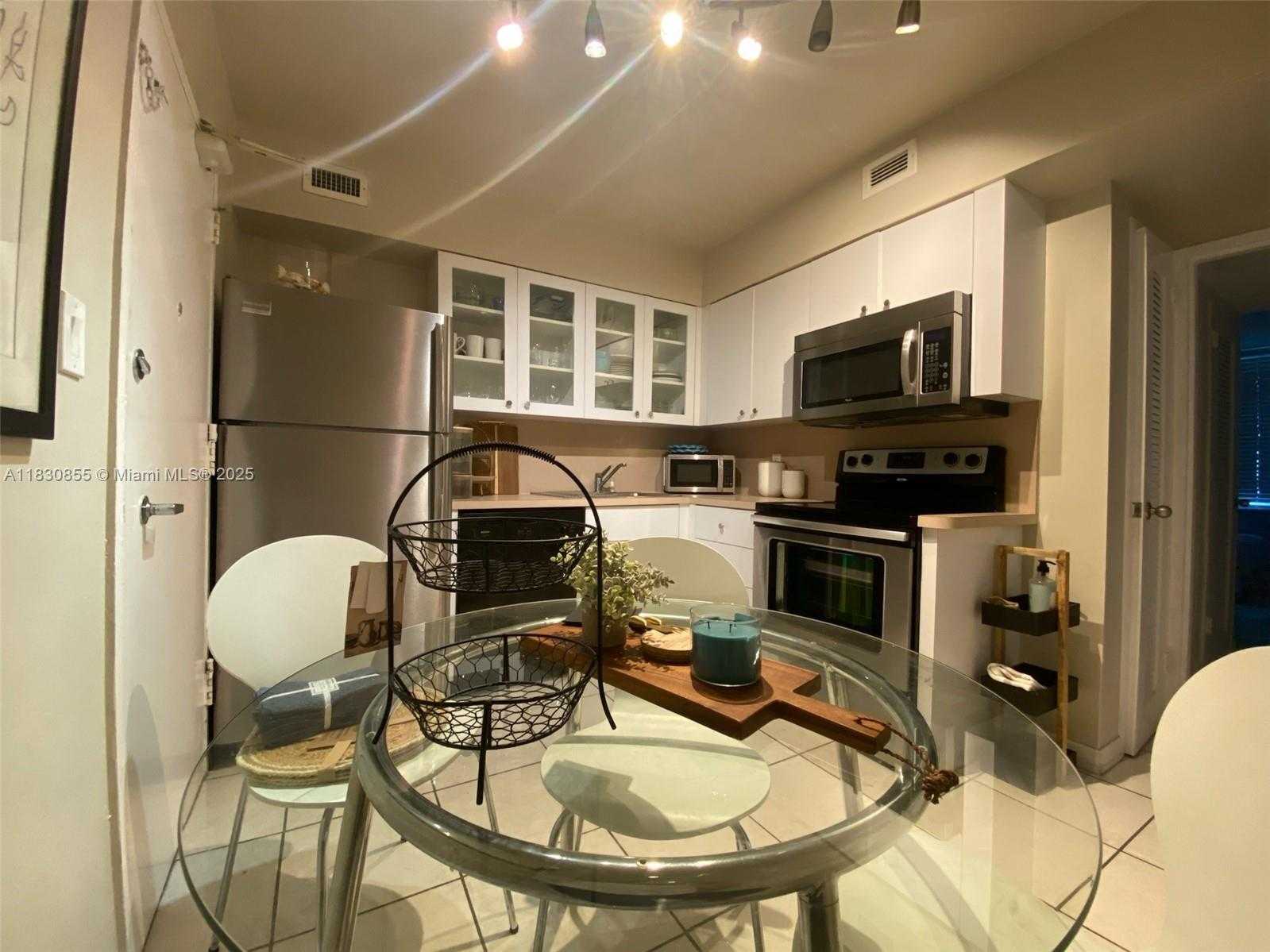 Small Image of 5161 COLLINS AVE #308, Miami Beach Number 6