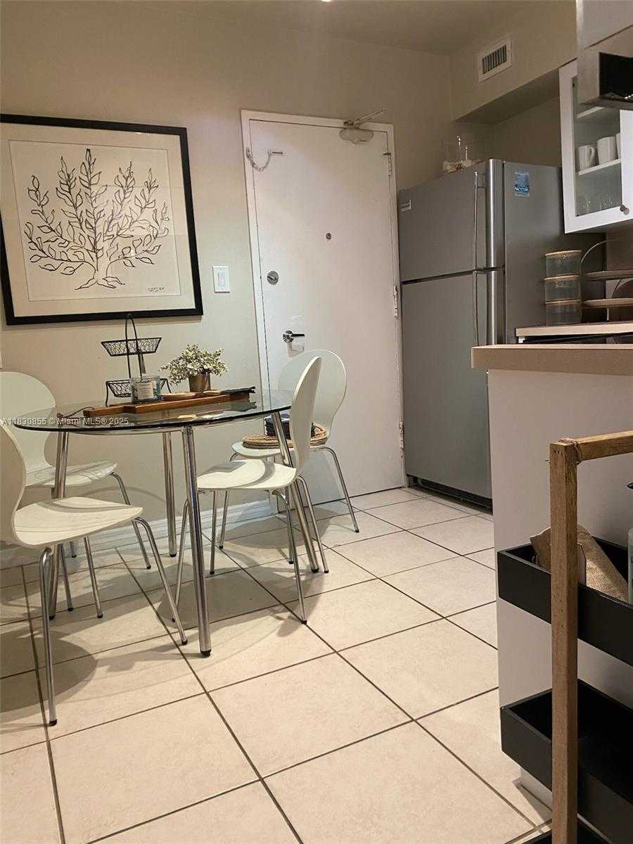 Small Image of 5161 COLLINS AVE #308, Miami Beach Number 7