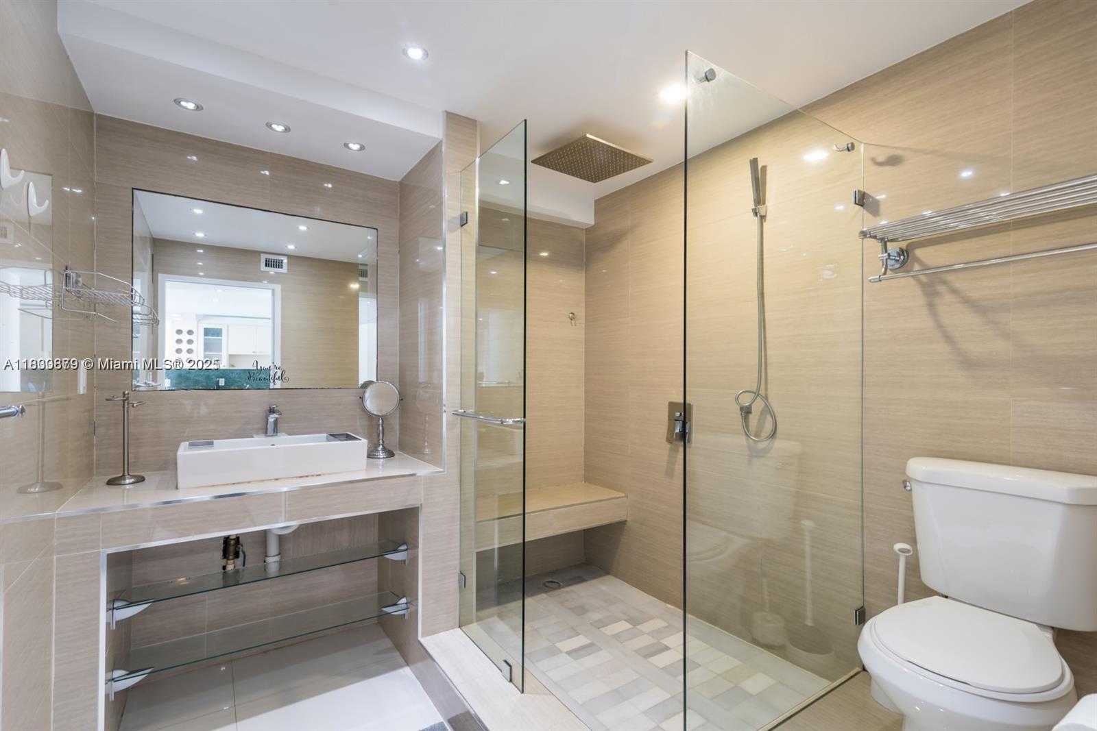 Small Image of 401 OCEAN DR #1008, Miami Beach Number 4