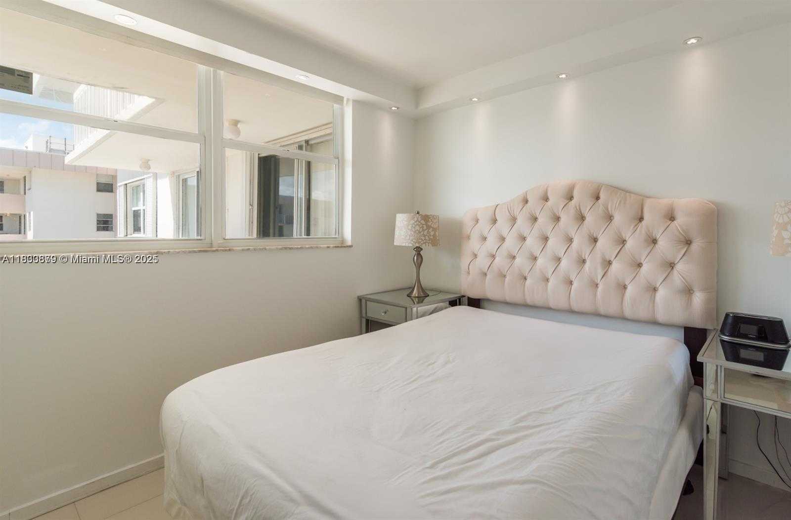 Small Image of 401 OCEAN DR #1008, Miami Beach Number 5