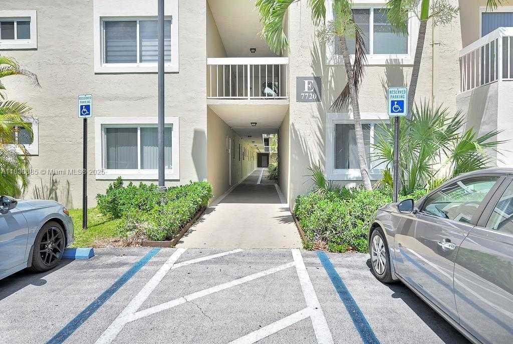Small Image of 7720 CAMINO REAL #E-311, Miami Number 4