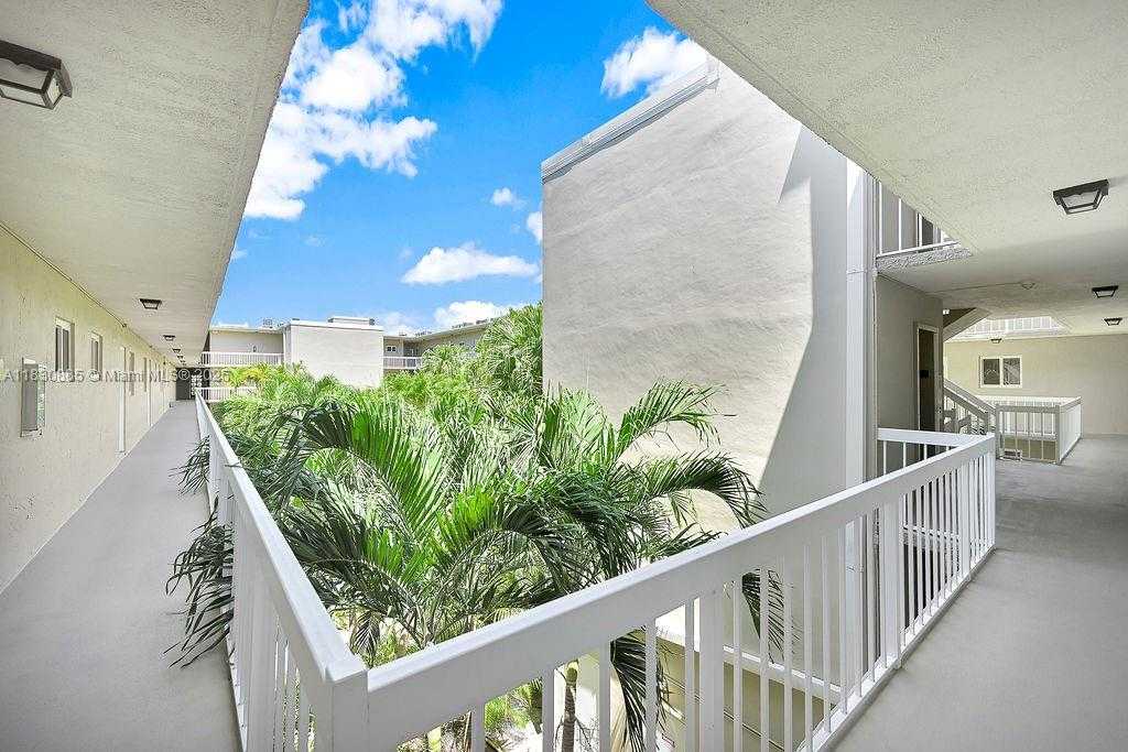 Small Image of 7720 CAMINO REAL #E-311, Miami Number 5