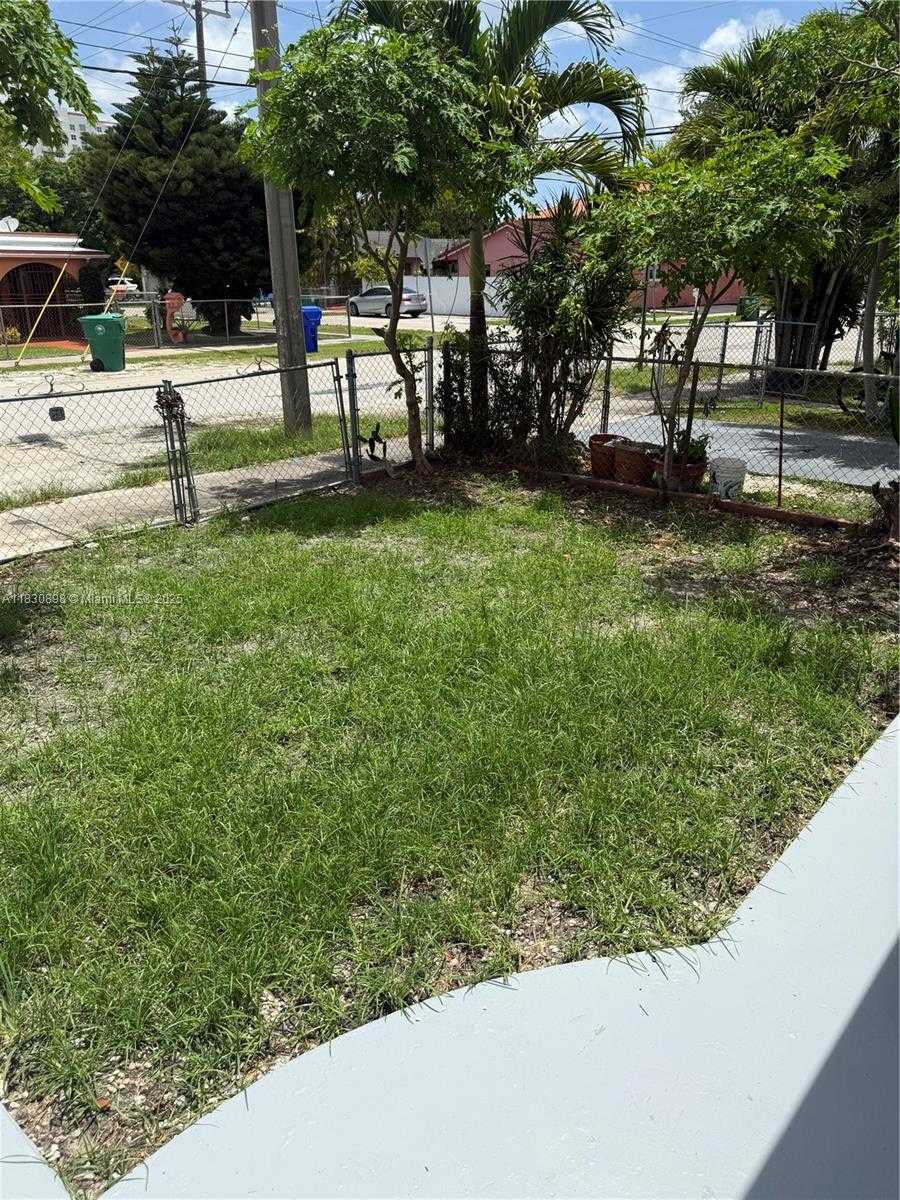 Small Image of Miami Number 15
