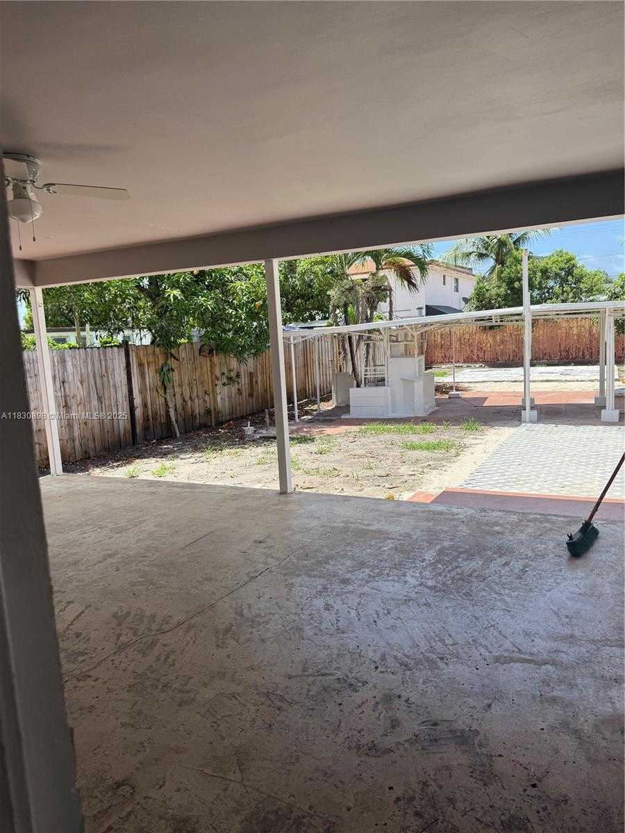 Small Image of Miami Number 16