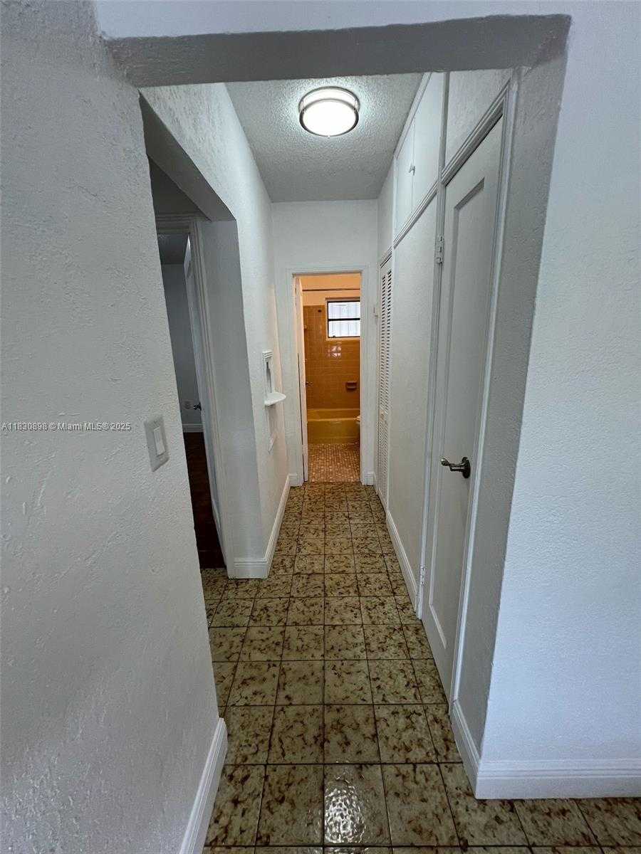 Small Image of Miami Number 6