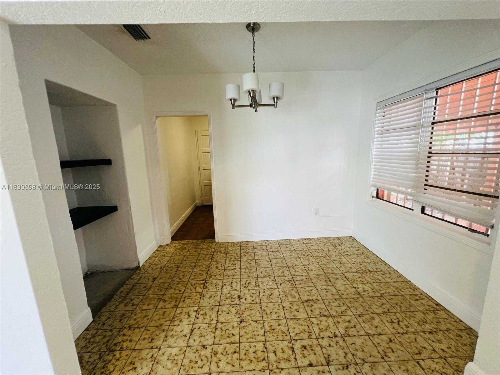 Small Image of Miami Number 8