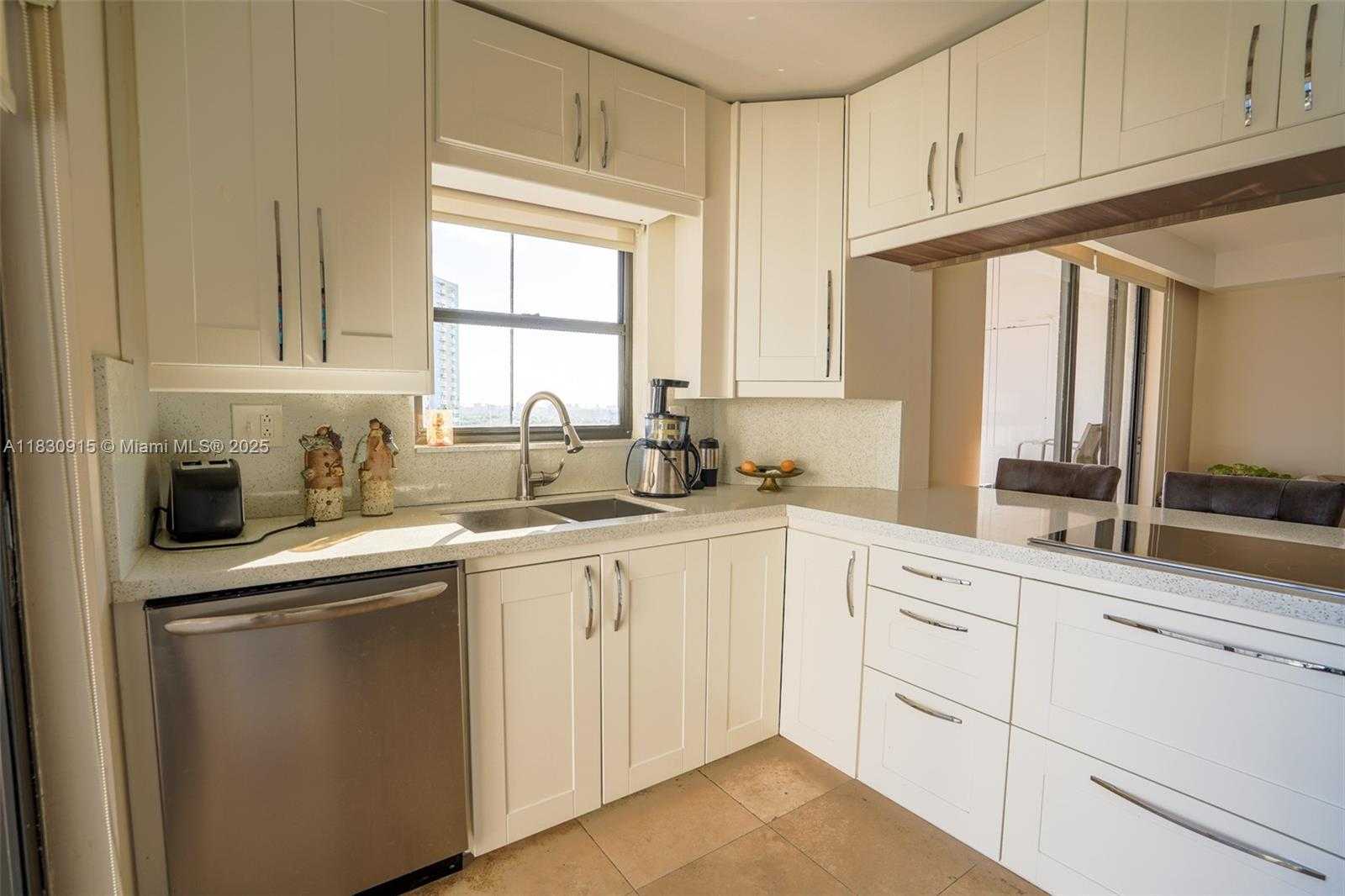 Small Image of 2333 BRICKELL AVE #1512, Miami Number 16