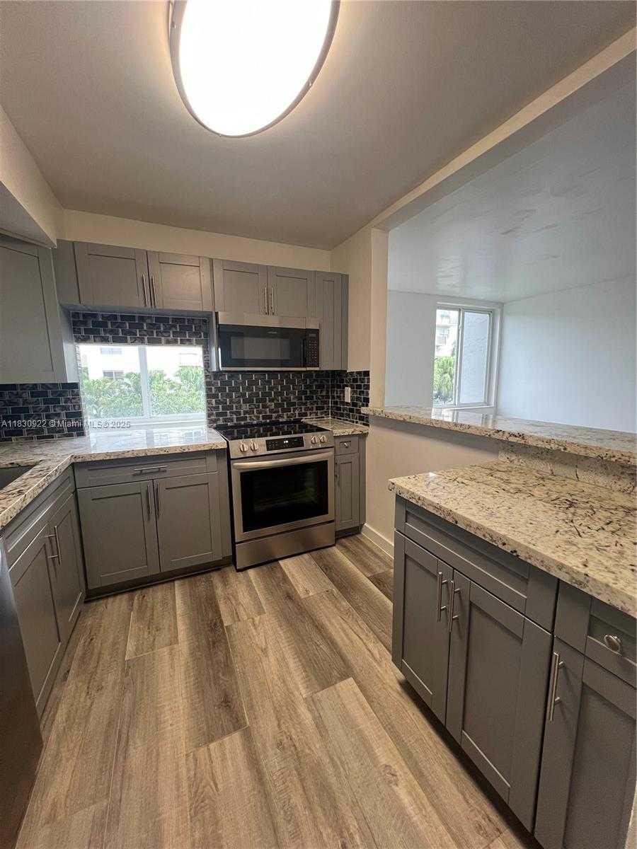 Small Image of 250 180TH DR #205, Sunny Isles Beach Number 13