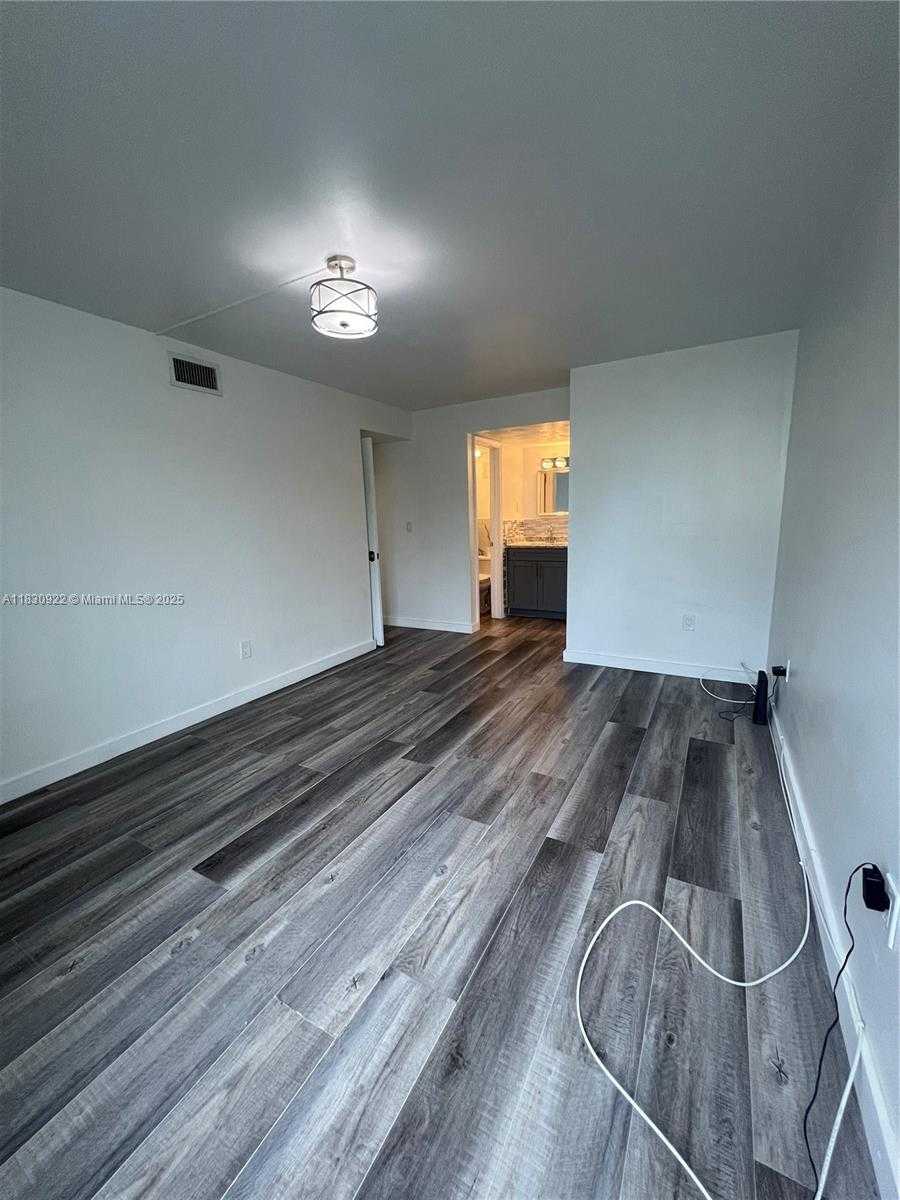 Small Image of 250 180TH DR #205, Sunny Isles Beach Number 18