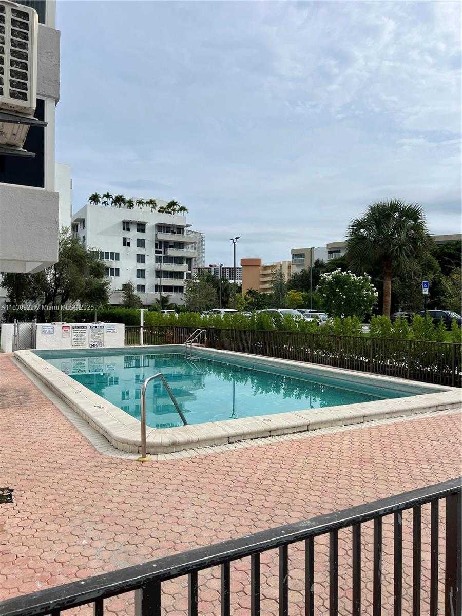 Small Image of 250 180TH DR #205, Sunny Isles Beach Number 2