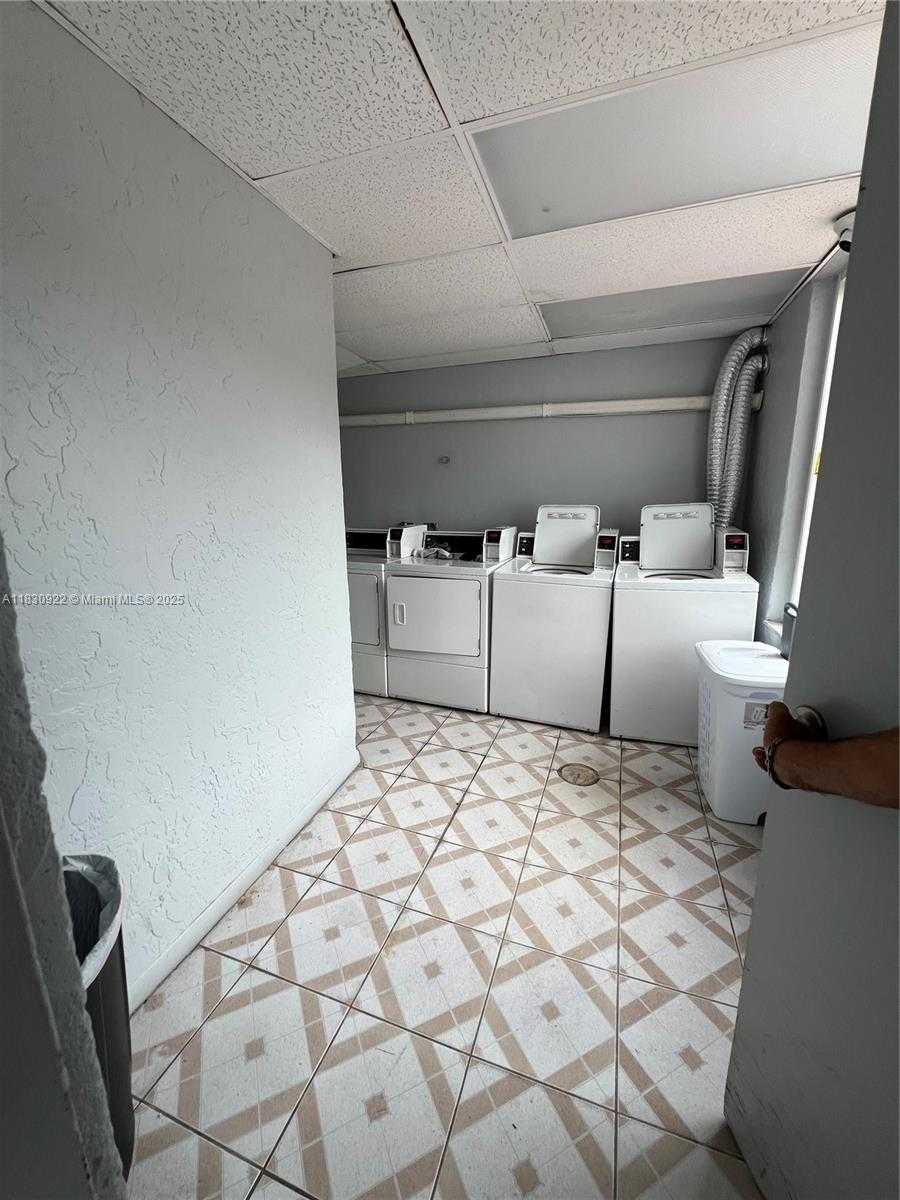 Small Image of 250 180TH DR #205, Sunny Isles Beach Number 4