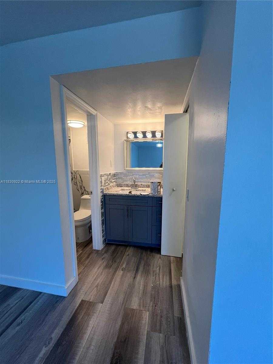 Small Image of 250 180TH DR #205, Sunny Isles Beach Number 9