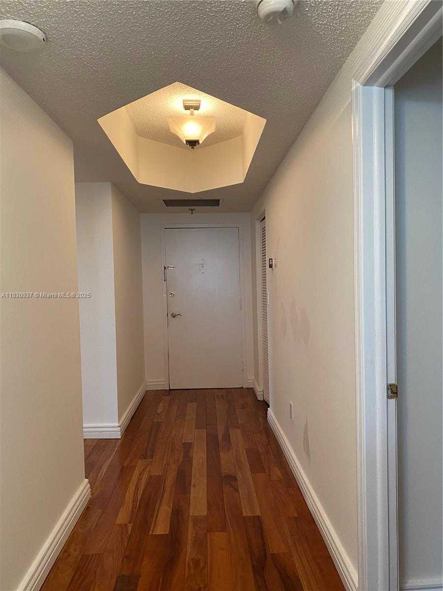 Small Image of 6422 COLLINS AVE #501, Miami Beach Number 15