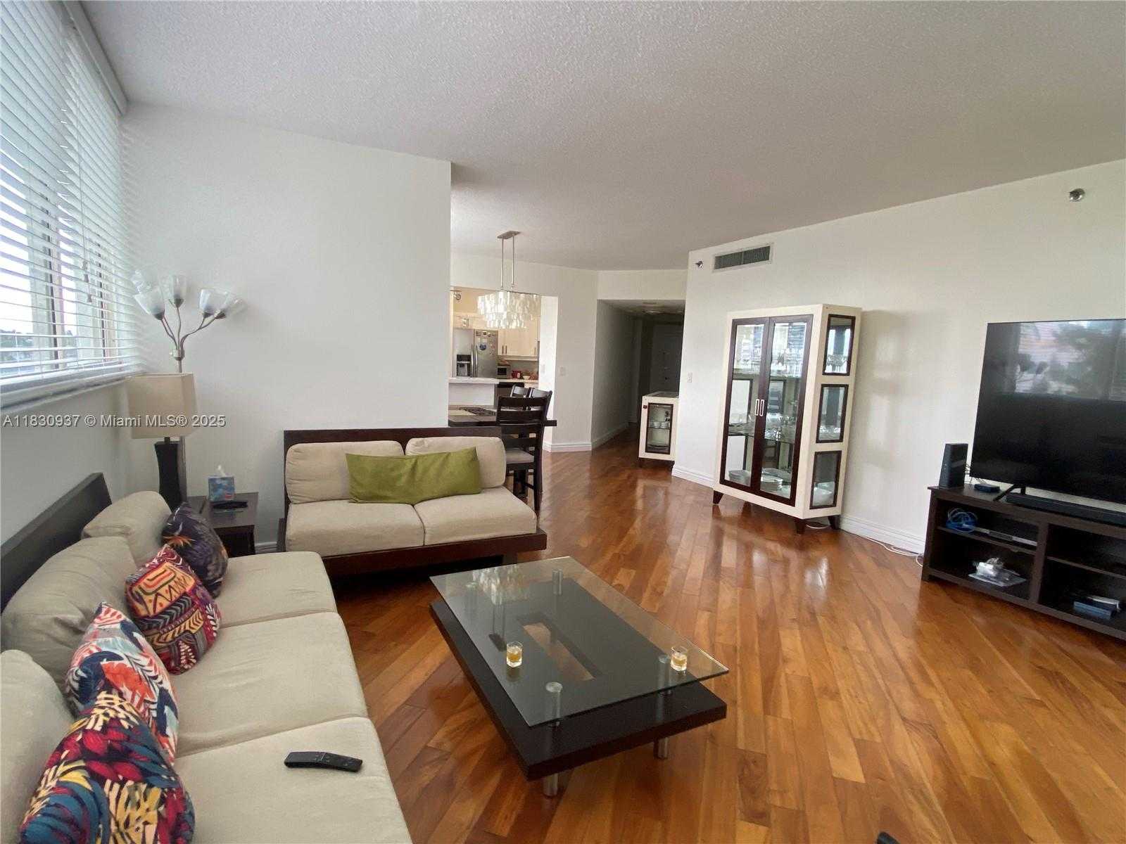 Small Image of 6422 COLLINS AVE #501, Miami Beach Number 2