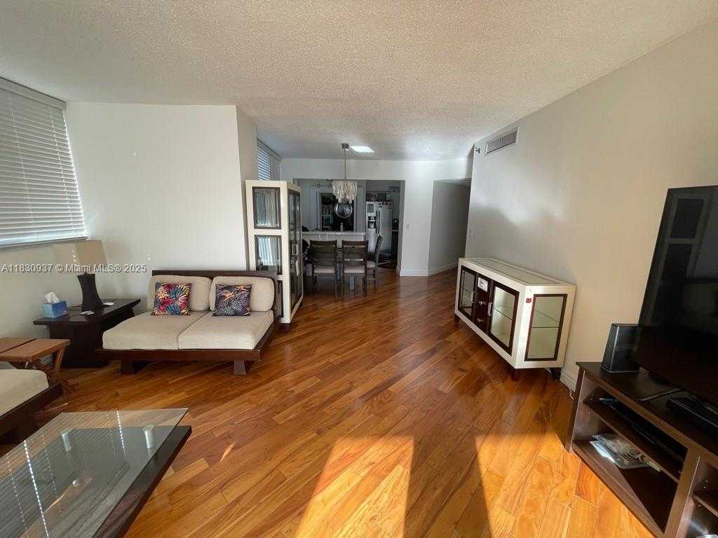 Small Image of 6422 COLLINS AVE #501, Miami Beach Number 3