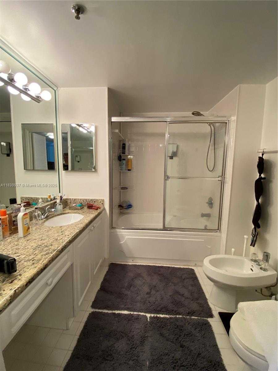 Small Image of 6422 COLLINS AVE #501, Miami Beach Number 32