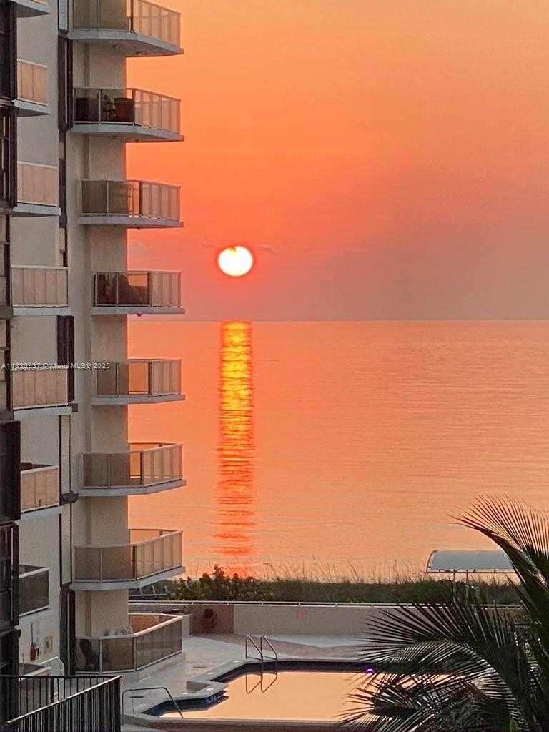 Small Image of 6422 COLLINS AVE #501, Miami Beach Number 36