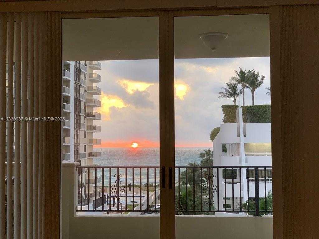 Small Image of 6422 COLLINS AVE #501, Miami Beach Number 37