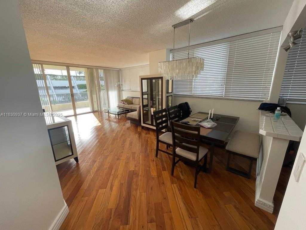 Small Image of 6422 COLLINS AVE #501, Miami Beach Number 4