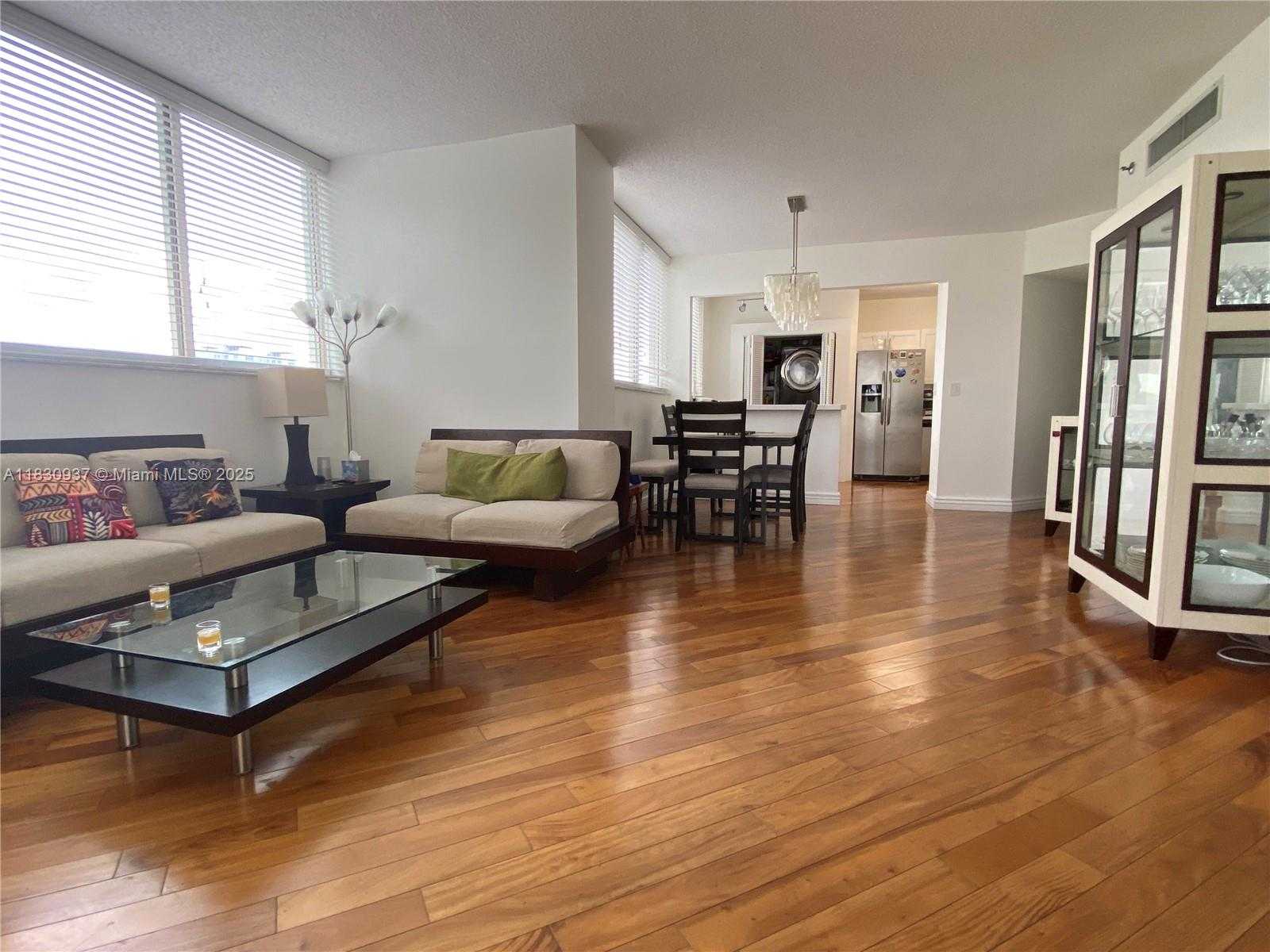 Small Image of 6422 COLLINS AVE #501, Miami Beach Number 5