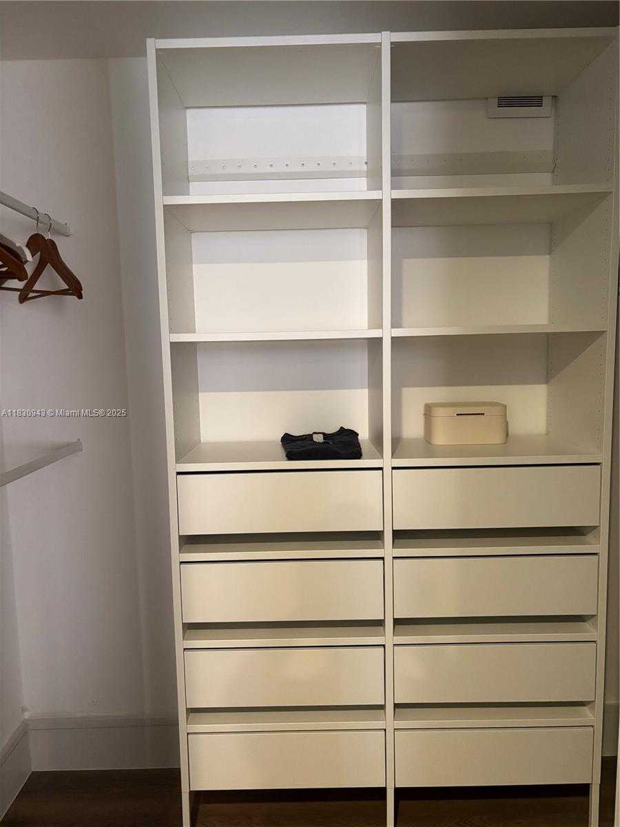 Imagen de Pequeño Objeto