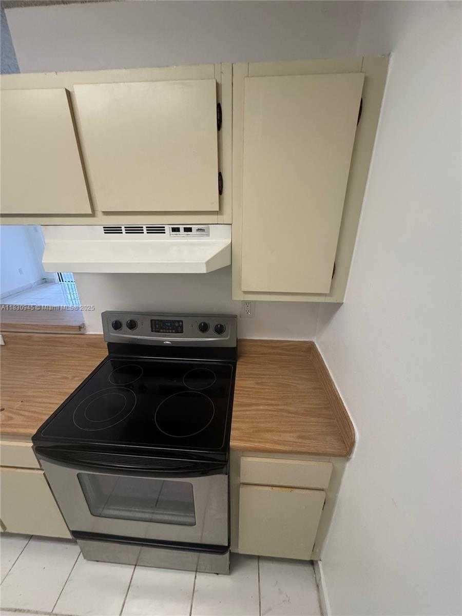 Small Image of 9701 HAMMOCKS BLVD #106A, Miami Number 19