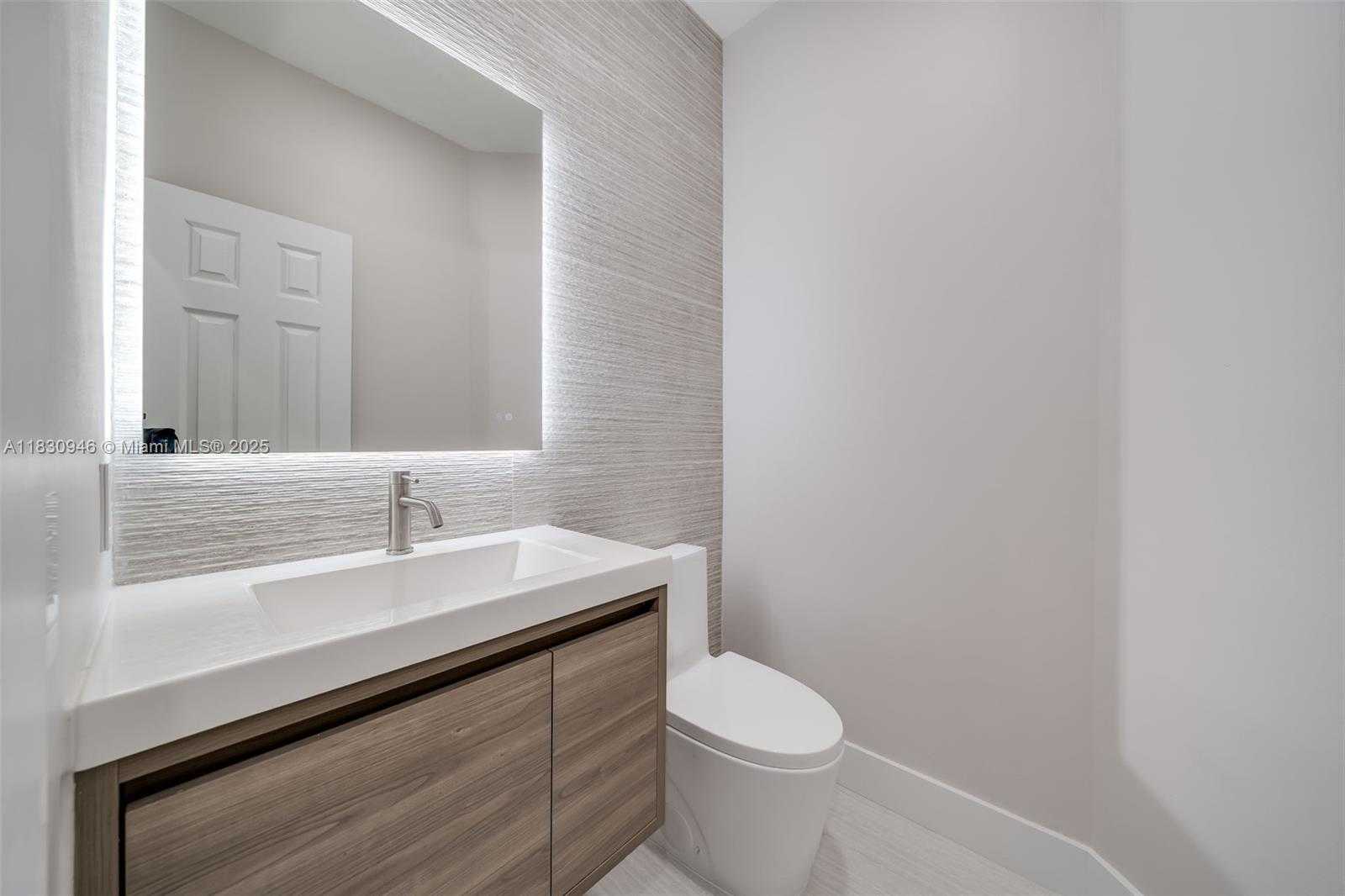 Small Image of 1212 CAMELLIA LN #1212, Weston Number 23