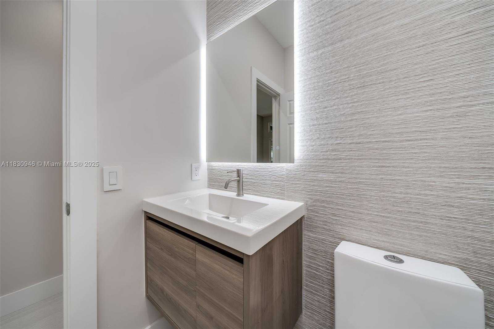 Small Image of 1212 CAMELLIA LN #1212, Weston Number 24