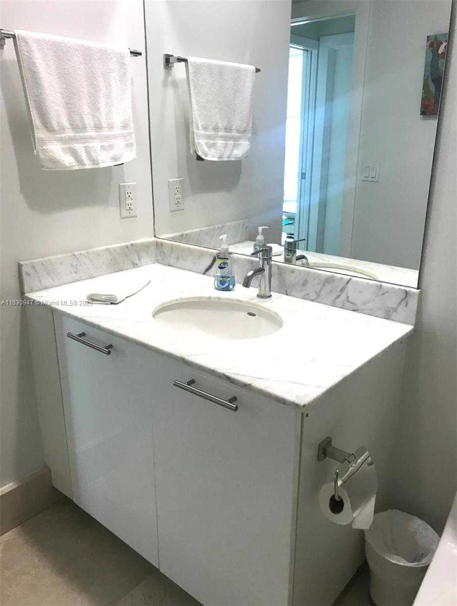 Small Image of 950 BRICKELL BAY DR #5308, Miami Number 6