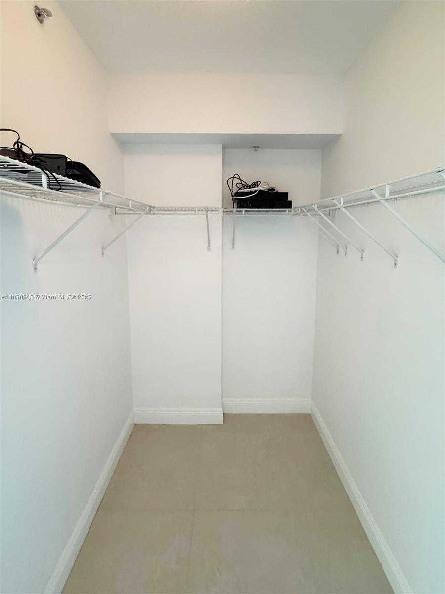 Small Image of 325 SOUTH BISCAYNE BLVD #4319, Miami Number 7